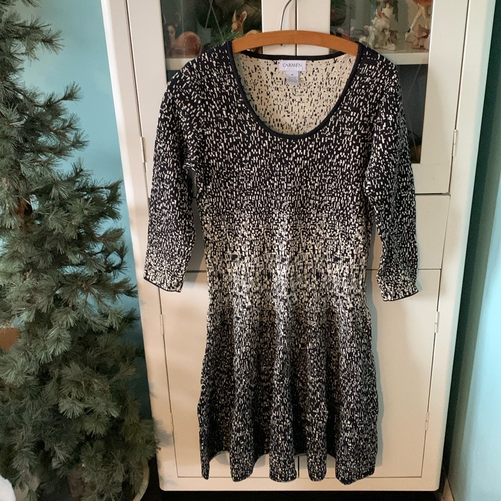 Carmen Marc Valvo sz M dress euc gold metallic thread